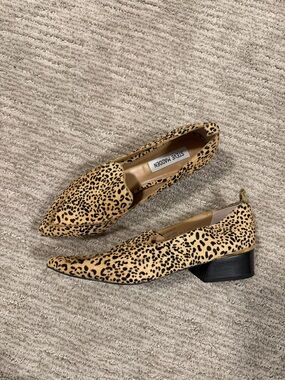 Steve Madden Leopard-Print Pointed Loafers in Tan and Black, 7 US women’s